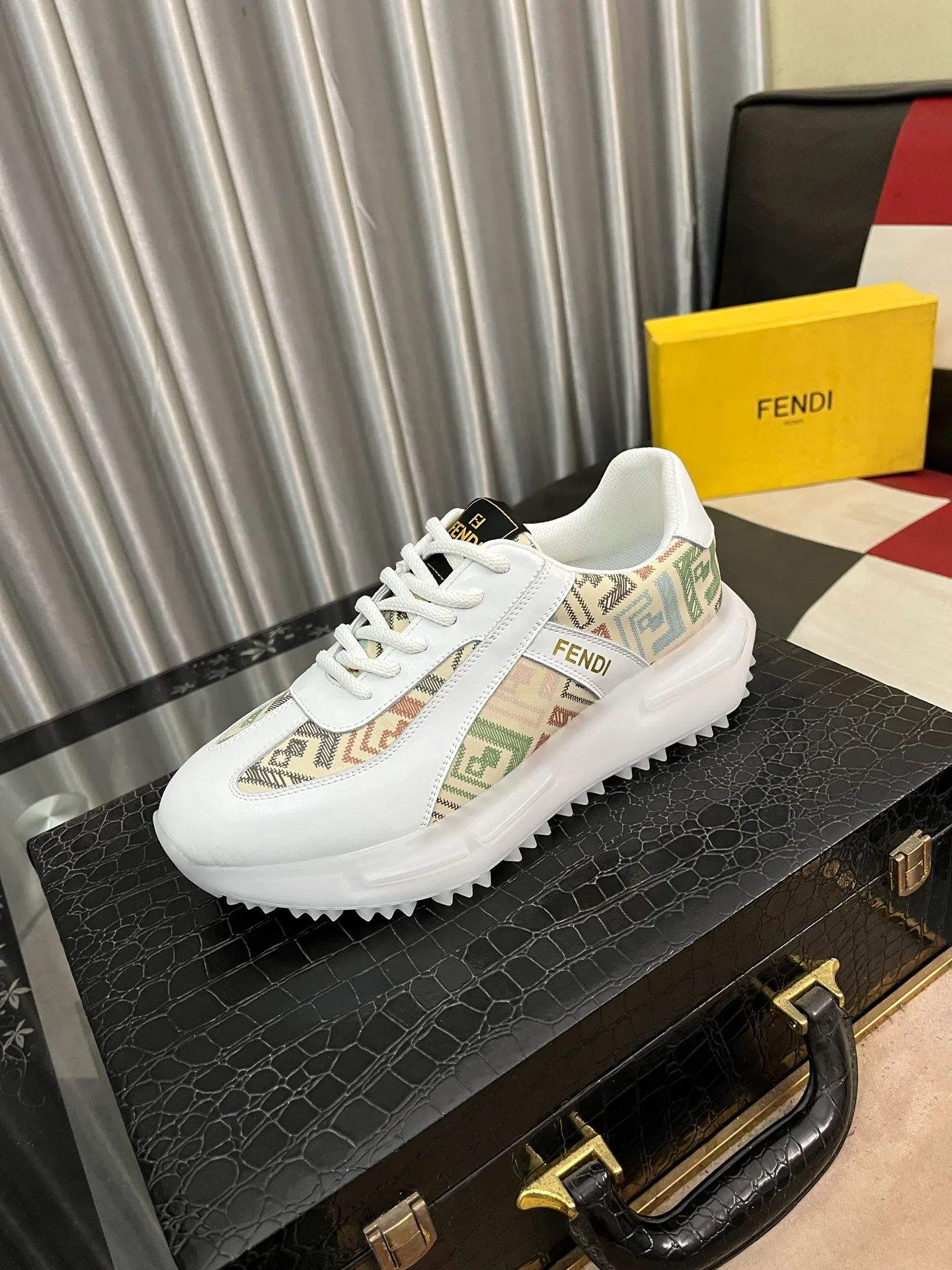 Men's Men's Shoes💰458⌚️⌚️Fendi [Fendi] men's new high-top casual shoes are on the market🔥The shoe body is made of brand-specific embossed leather, pigskin lining, breathable and does not cover the feet! Fashionable casual shoes 🙈Super light and wear-resistant outsole👣 Available in two colors, sizes 38-44
